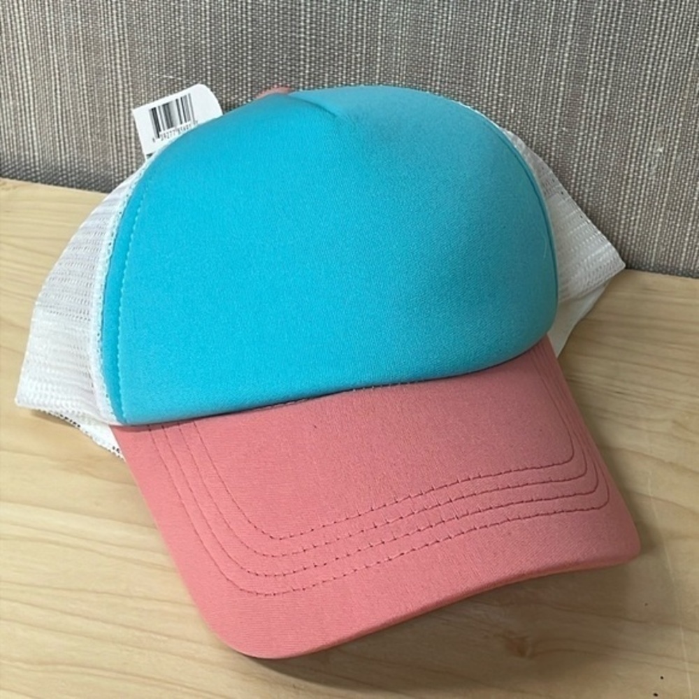 NWT Snapback summer trucker hat